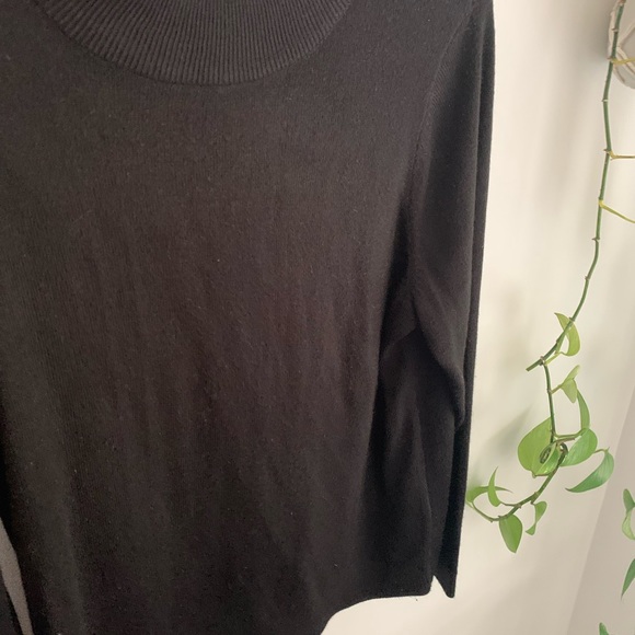 2 for $25 - 🖤 VINTAGE Alia Mock Turtleneck 🐢 - Picture 9 of 10